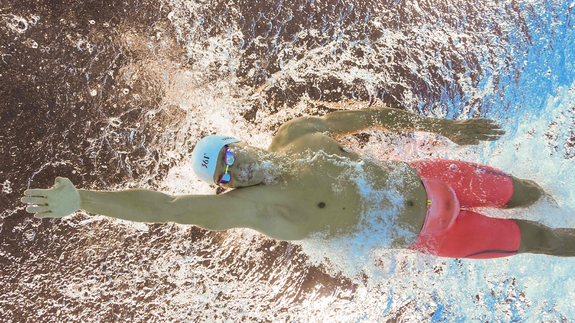 国足比赛高压逼抢执行力度分析，足球高压战术